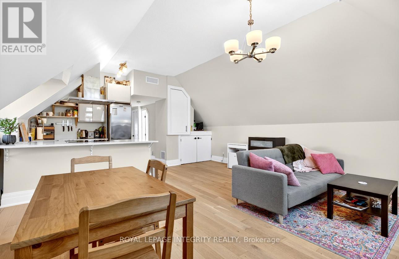 73 RENFREW AVENUE - 16