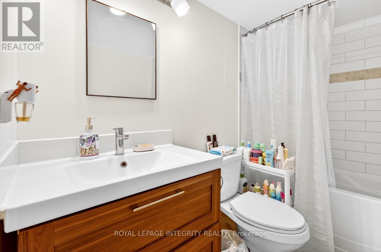 73 RENFREW AVENUE - 24