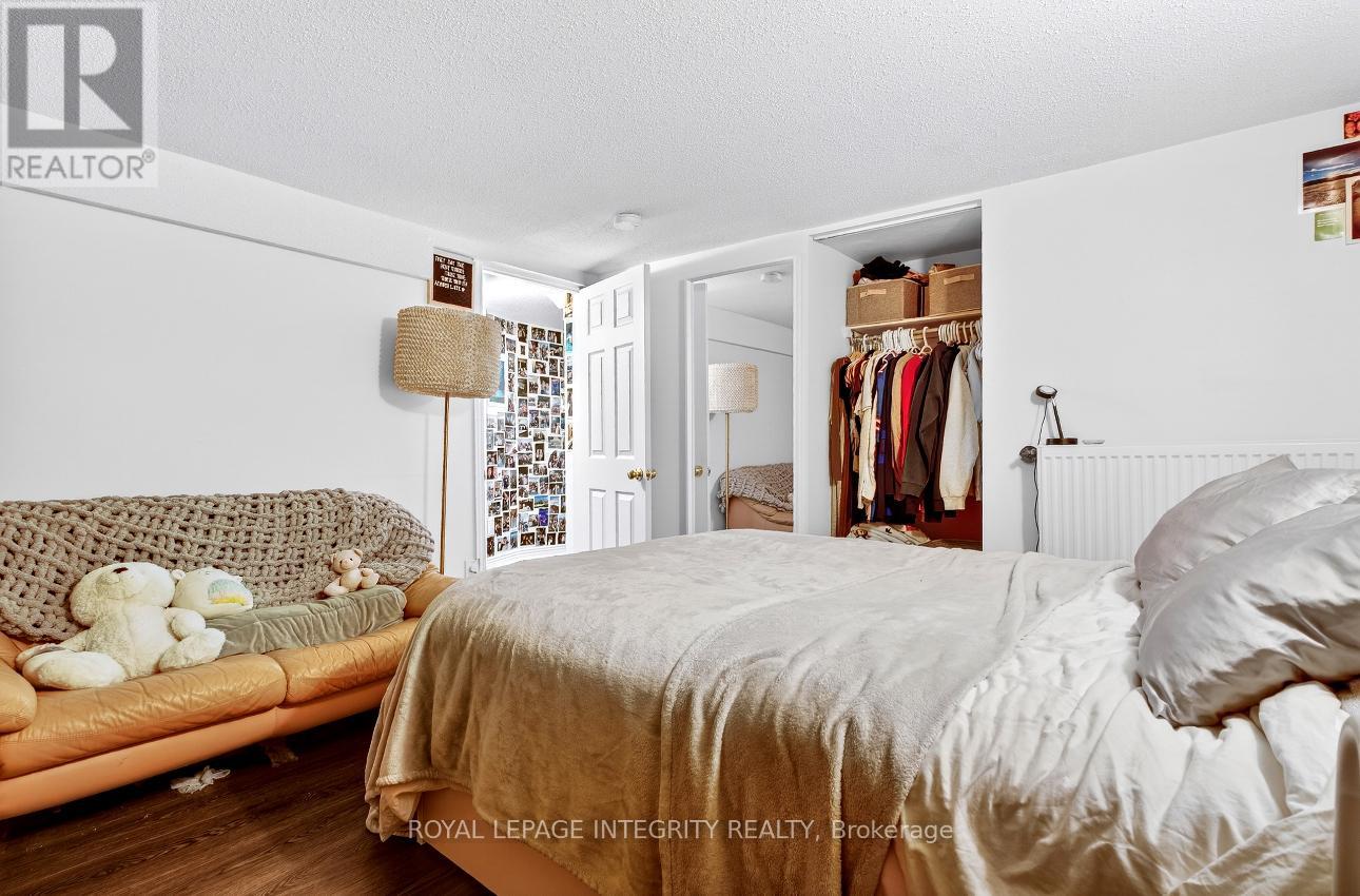 73 RENFREW AVENUE - 26