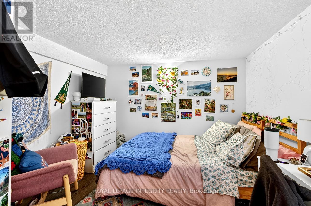 73 RENFREW AVENUE - 27