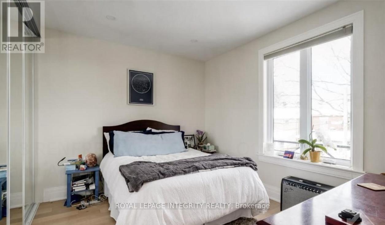 73 RENFREW AVENUE - 30