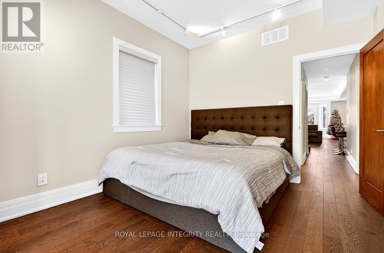 73 RENFREW AVENUE - 7