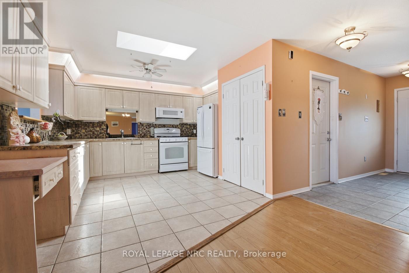 #512 3033 TOWNLINE ROAD - 19