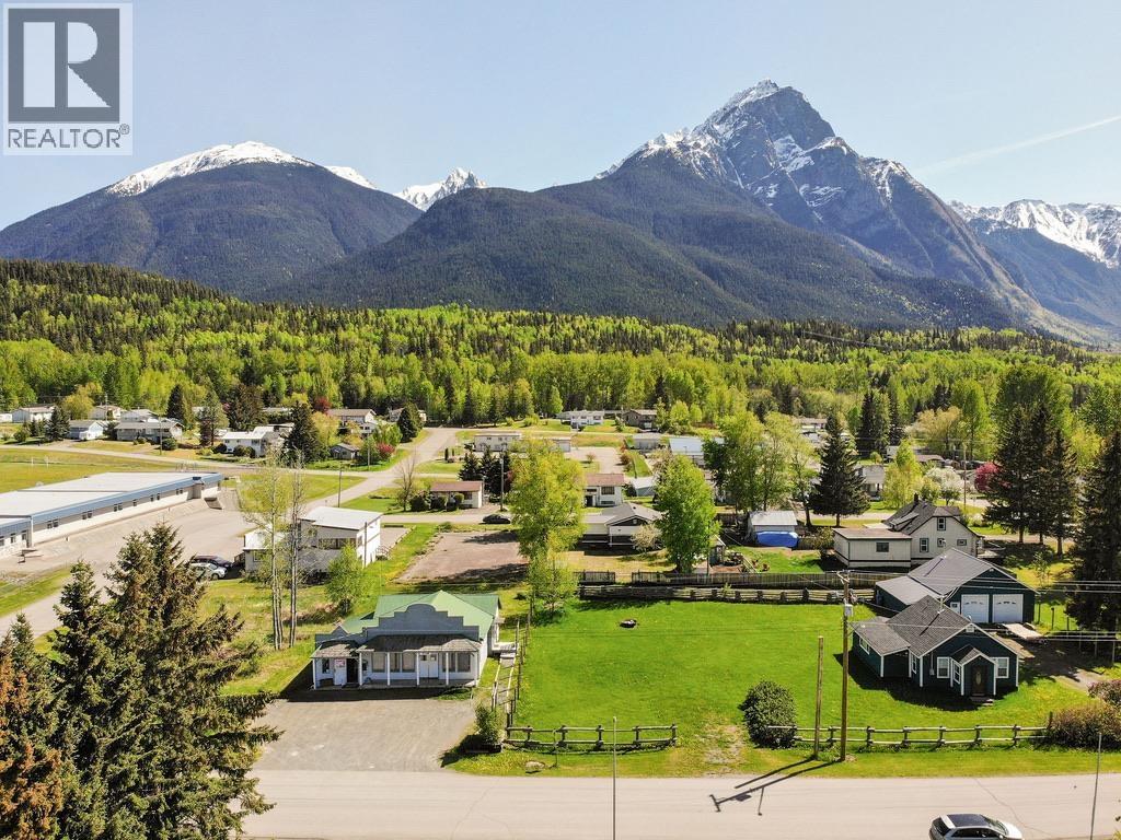 4358 11TH Avenue, New Hazelton