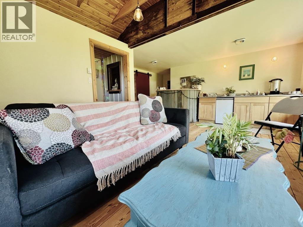 4358 11TH Avenue, New Hazelton