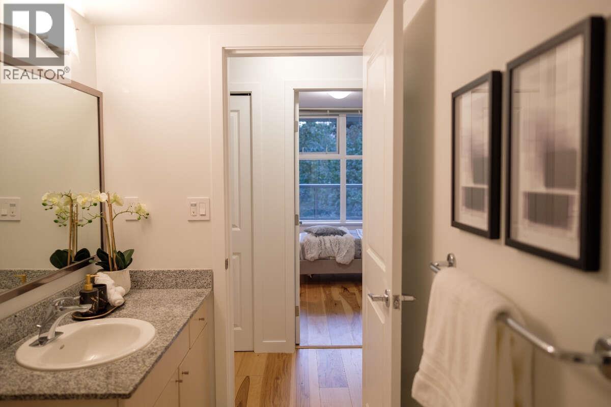 403 9232 UNIVERSITY CRESCENT, Burnaby