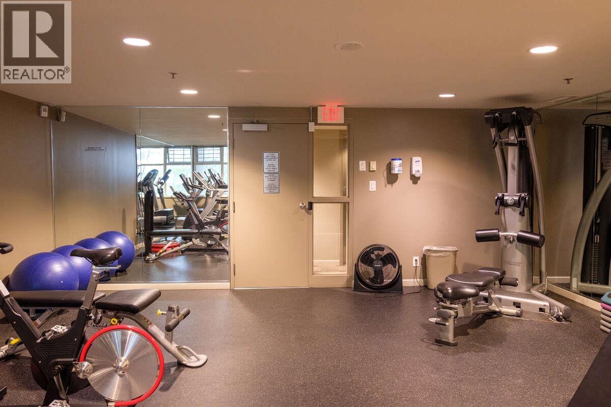 403 9232 UNIVERSITY CRESCENT, Burnaby