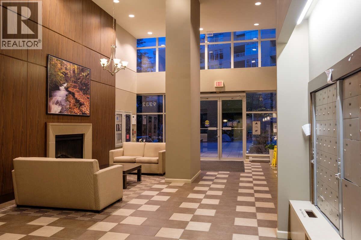 403 9232 UNIVERSITY CRESCENT, Burnaby