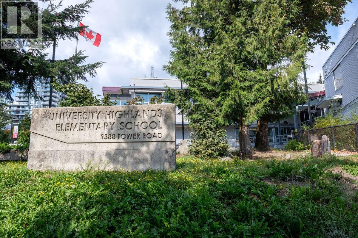 403 9232 UNIVERSITY CRESCENT, Burnaby