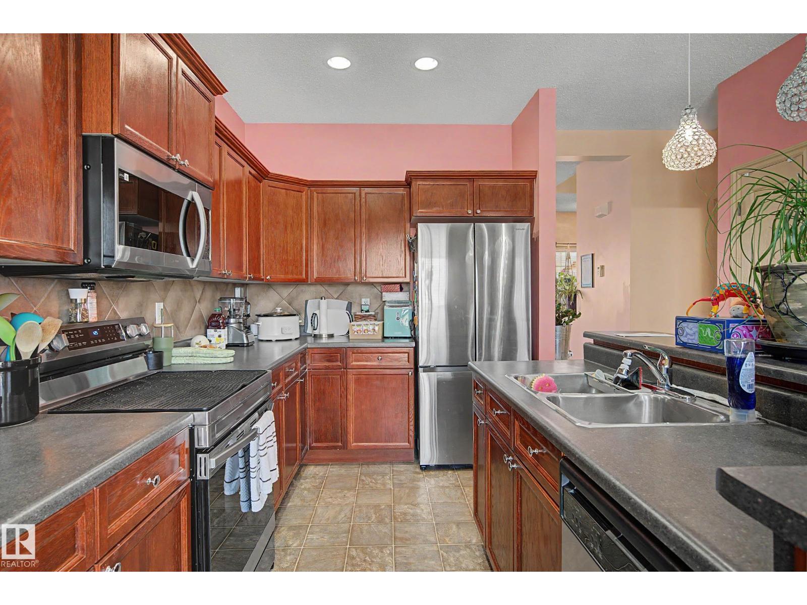 #92 13825 155 AV NW - 8