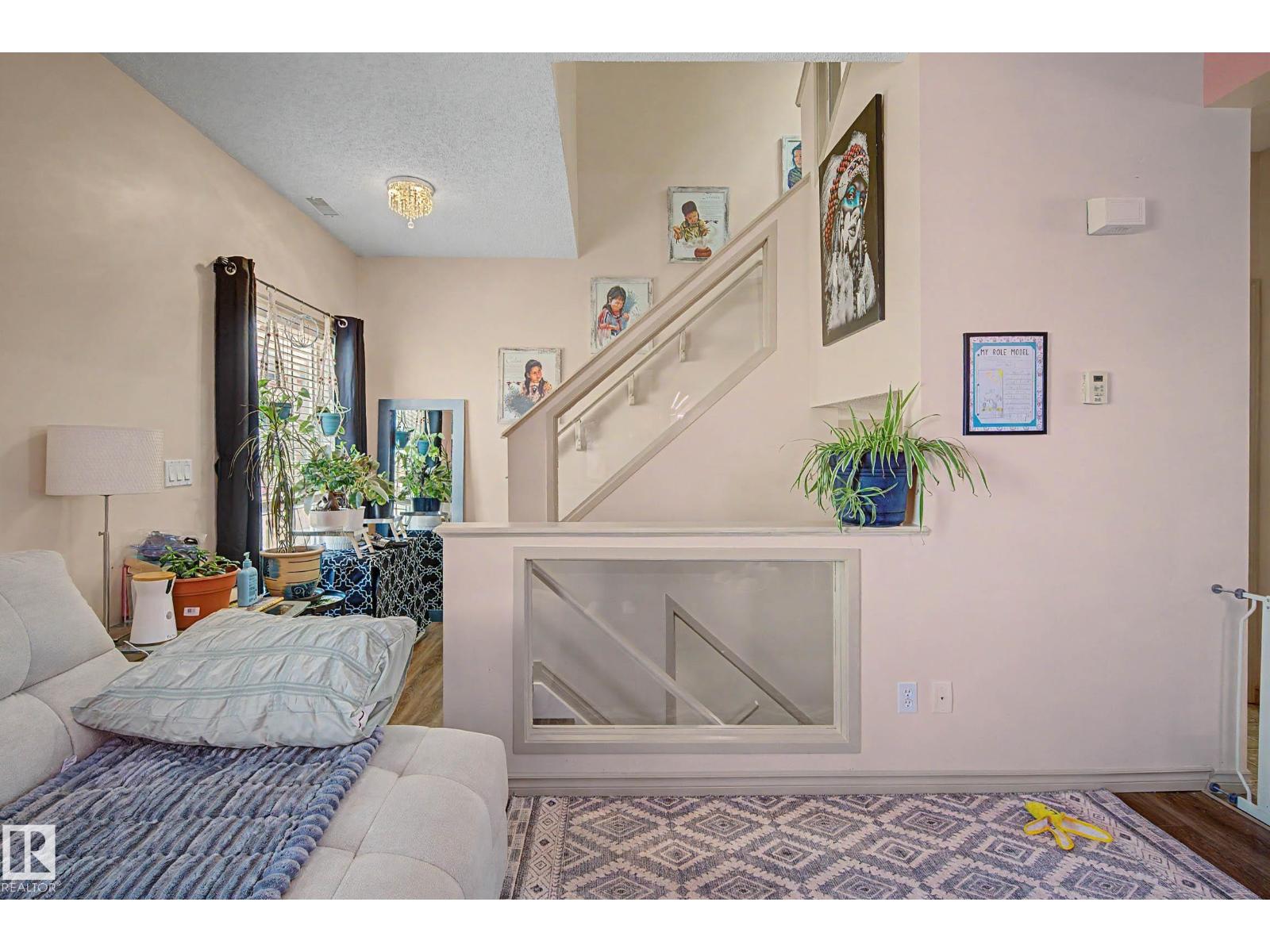 #92 13825 155 AV NW - 16