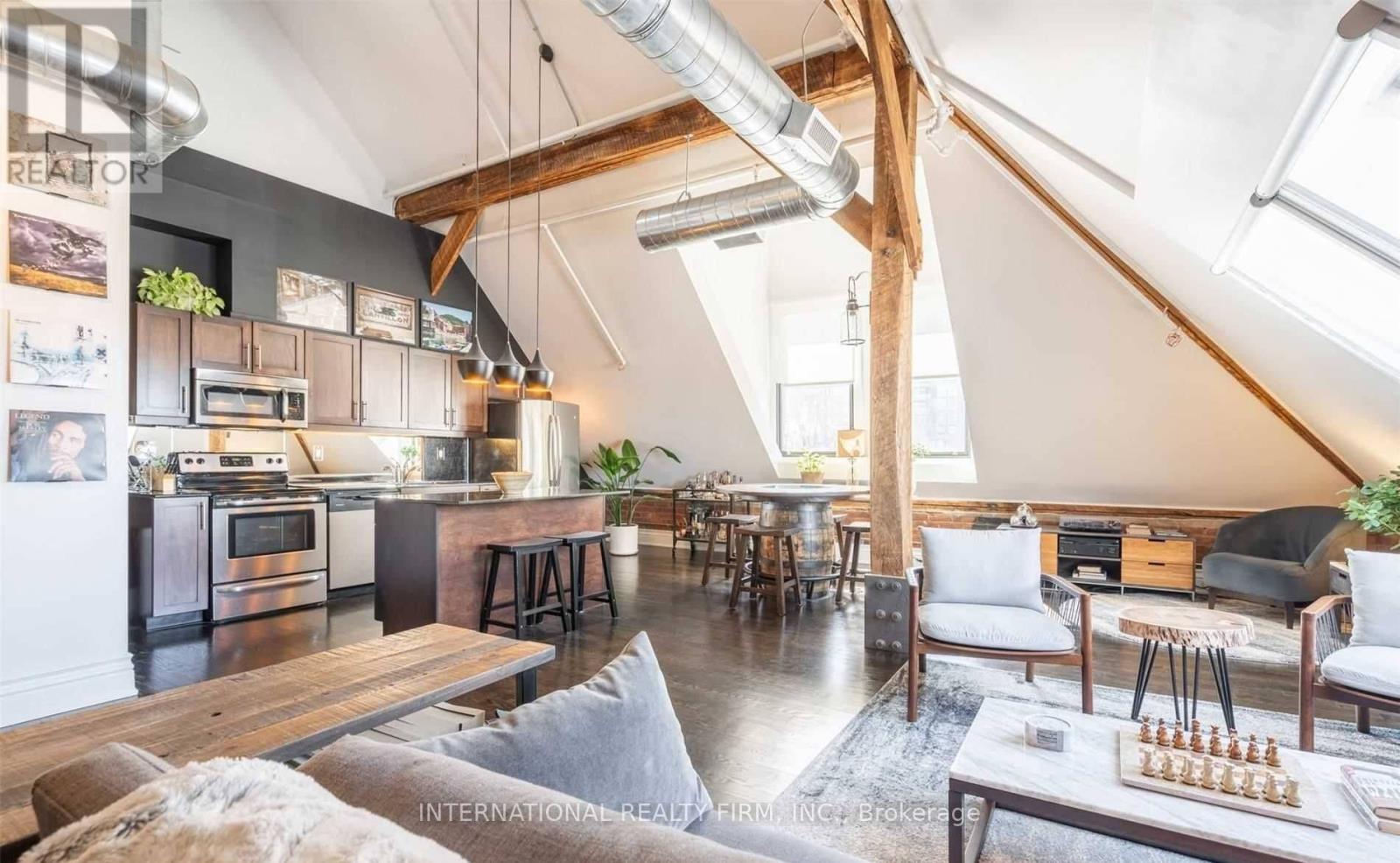 PH16 - 200 STINSON STREET