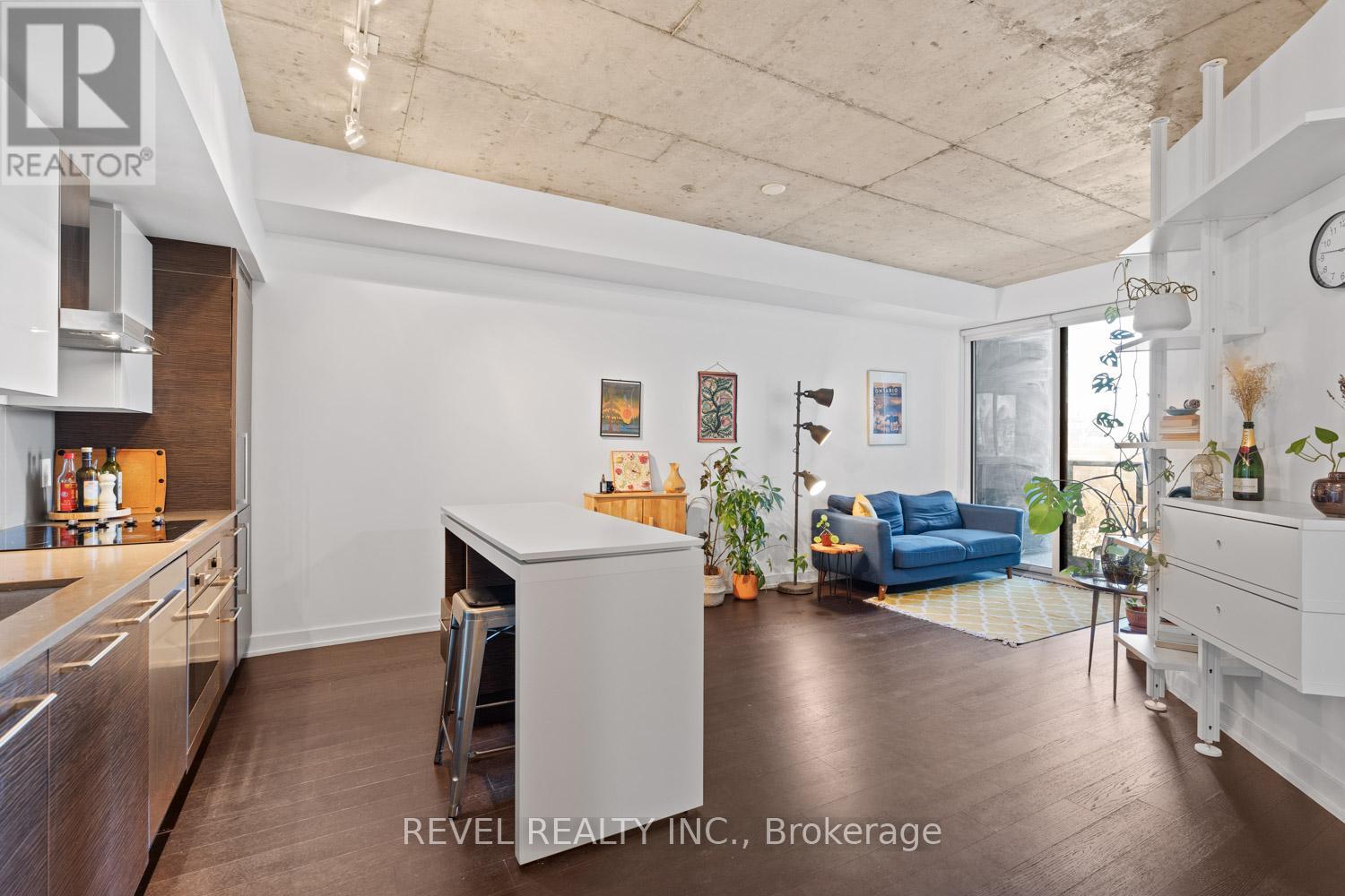 609 - 1030 KING STREET W