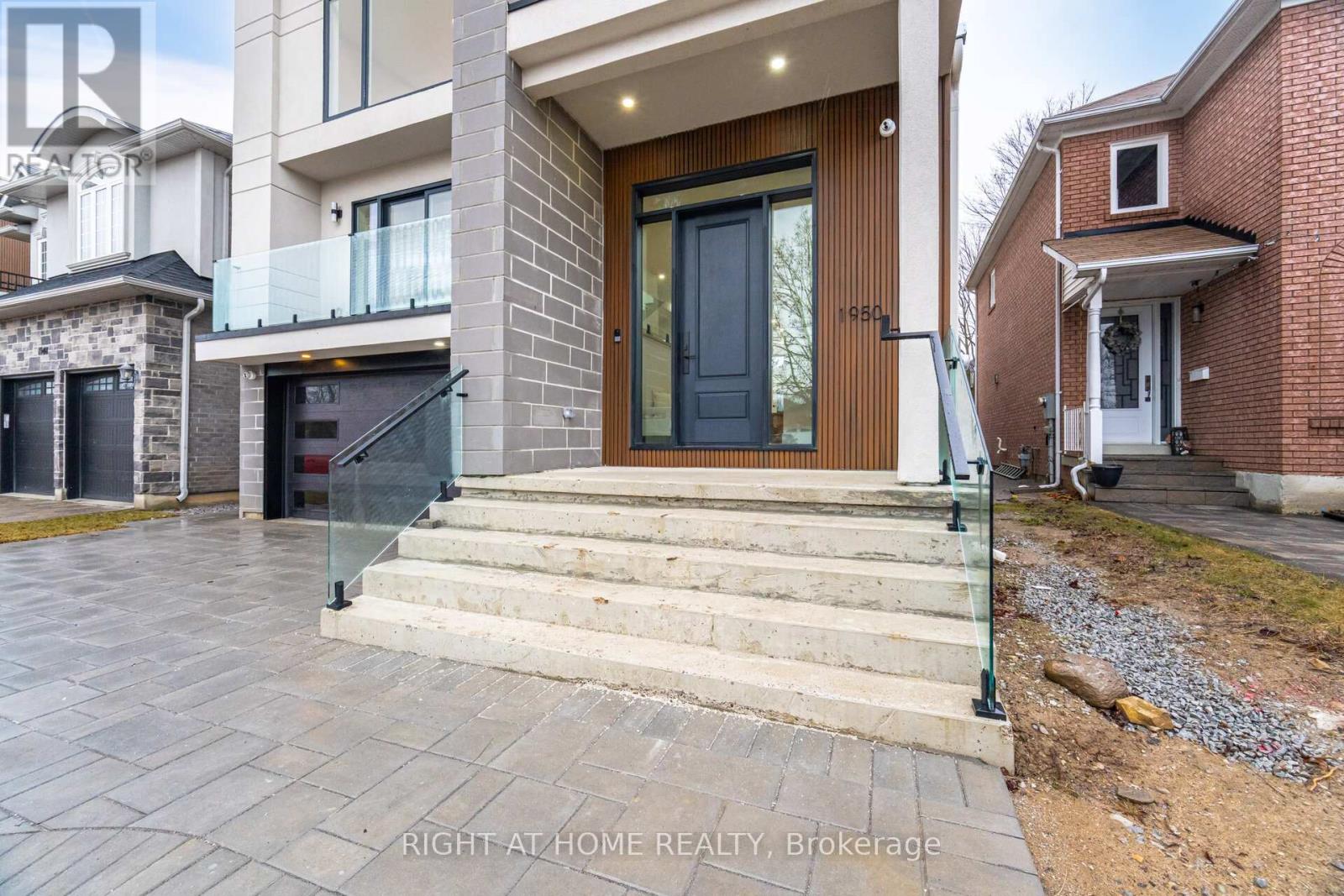 1950 ROSEBANK ROAD - 3