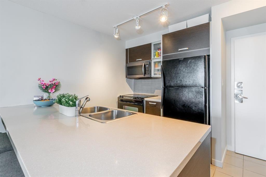 809 9981 WHALLEY BOULEVARD, Surrey