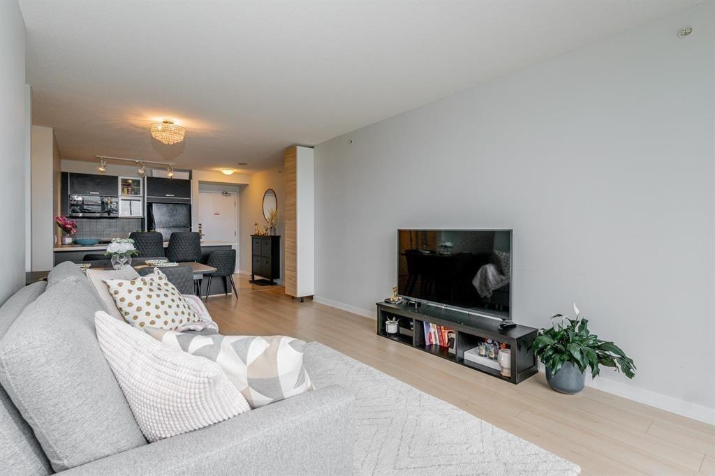 809 9981 WHALLEY BOULEVARD, Surrey