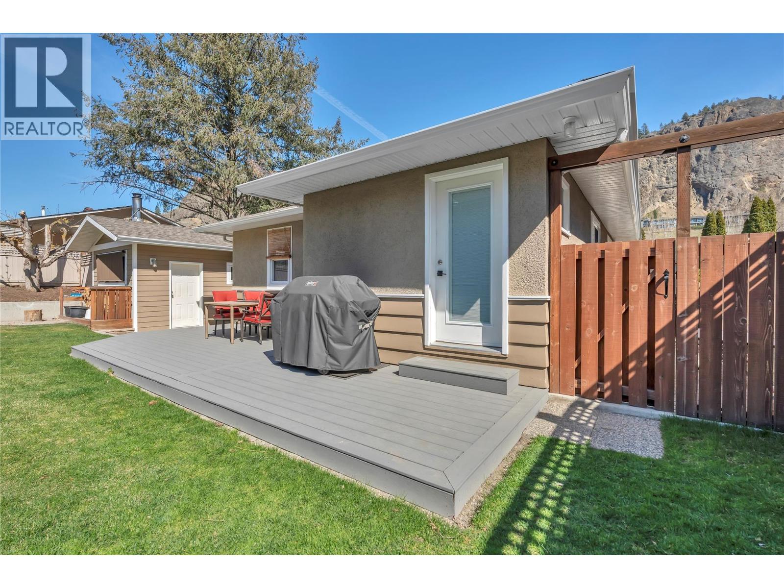 10602 VICTORIA ROAD S - 33