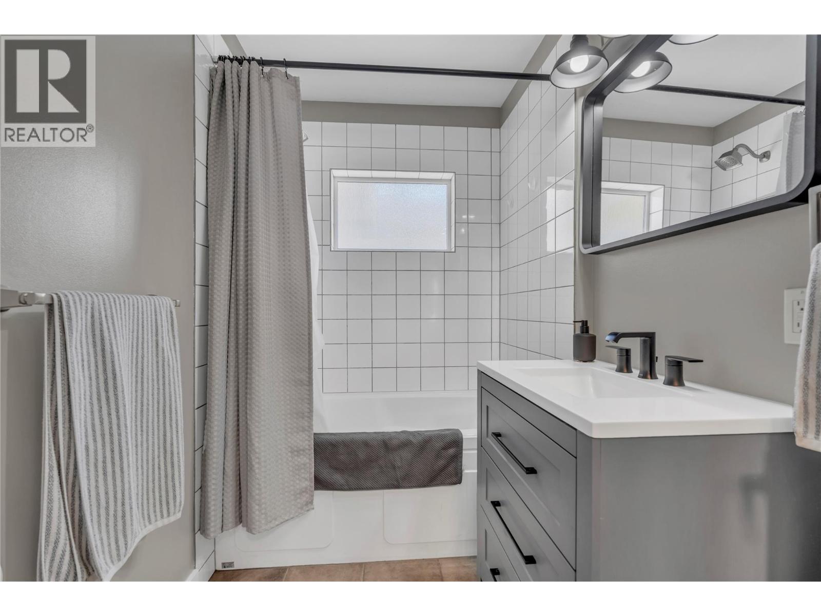 10602 VICTORIA ROAD S - 18