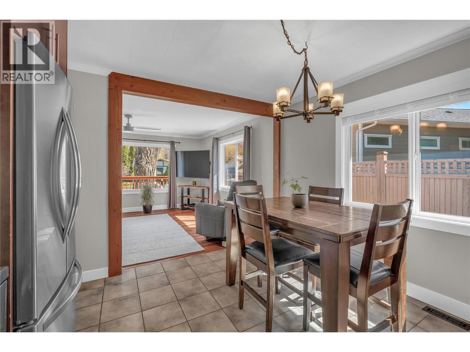 10602 VICTORIA ROAD S - 11