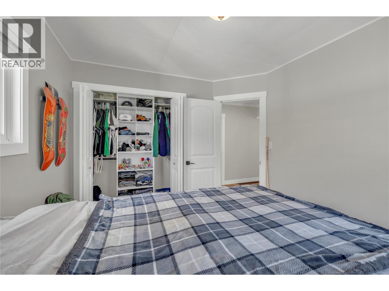 10602 Victoria Road S - 17