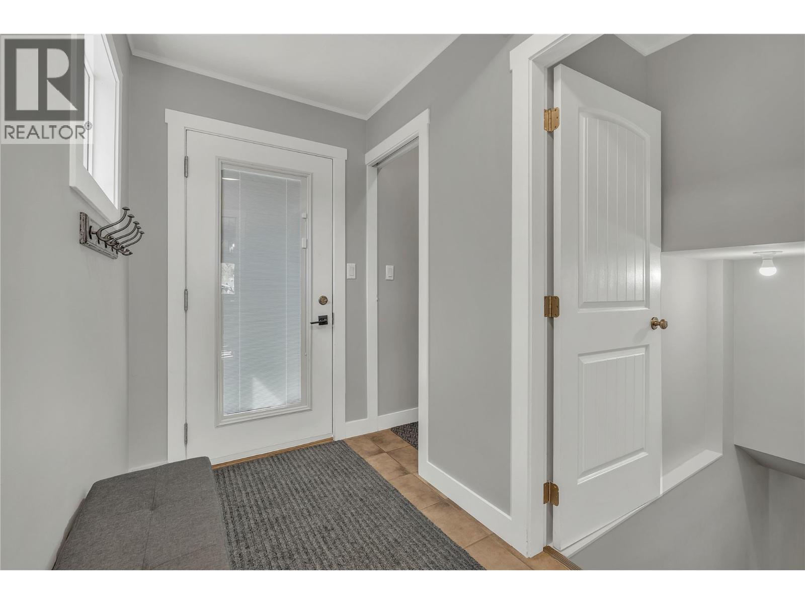 10602 VICTORIA ROAD S - 19