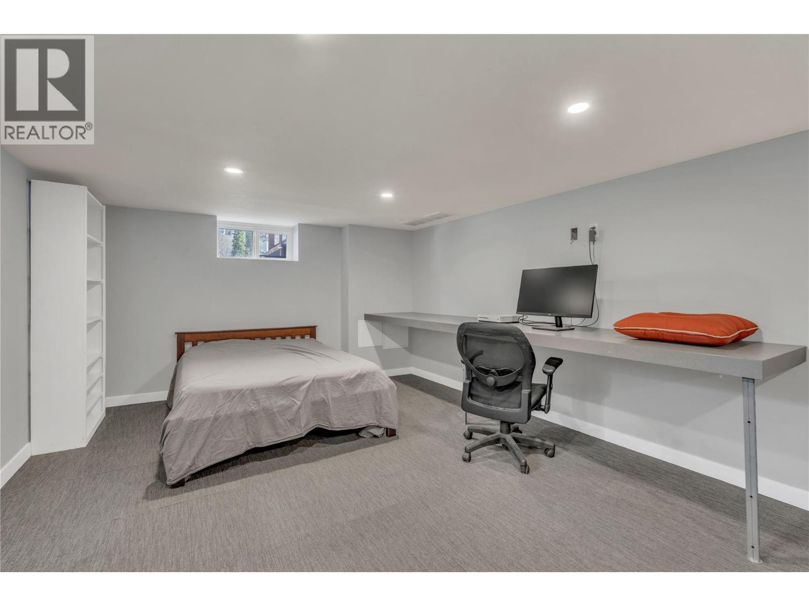 10602 VICTORIA ROAD S - 24