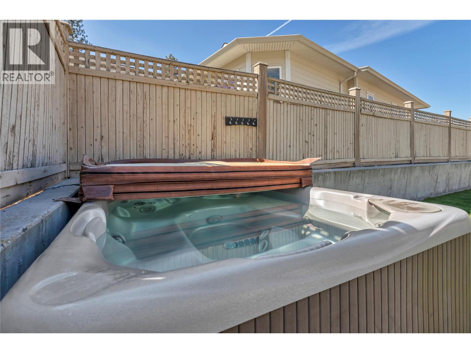 10602 VICTORIA ROAD S - 30