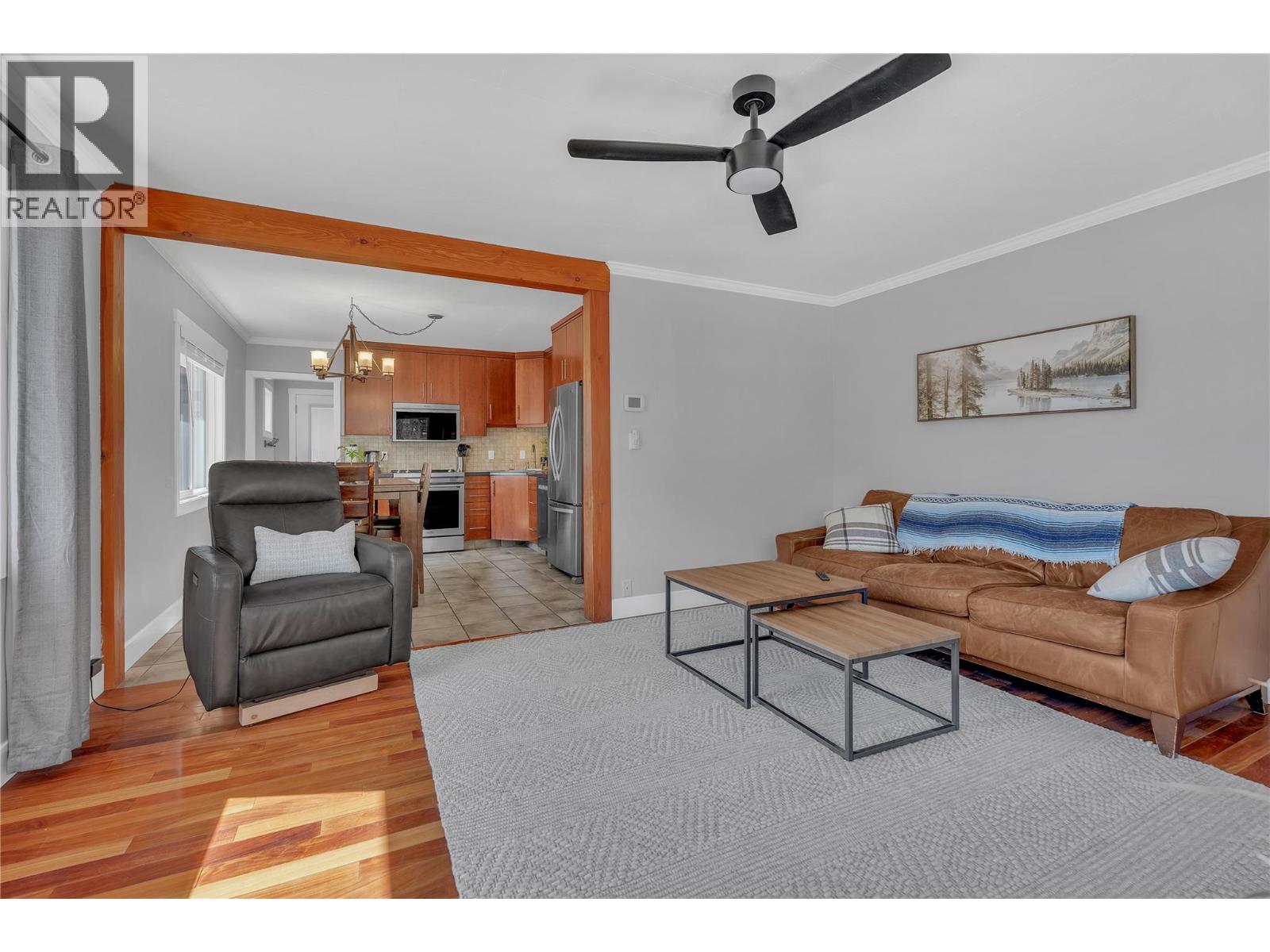 10602 Victoria Road S - 5