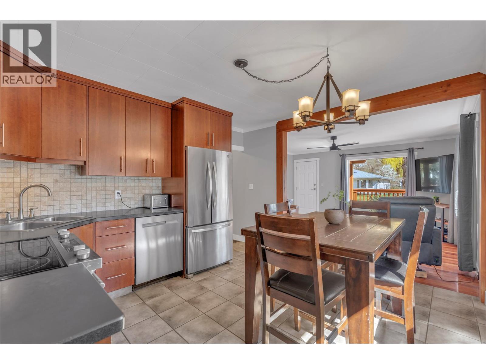 10602 VICTORIA ROAD S - 8