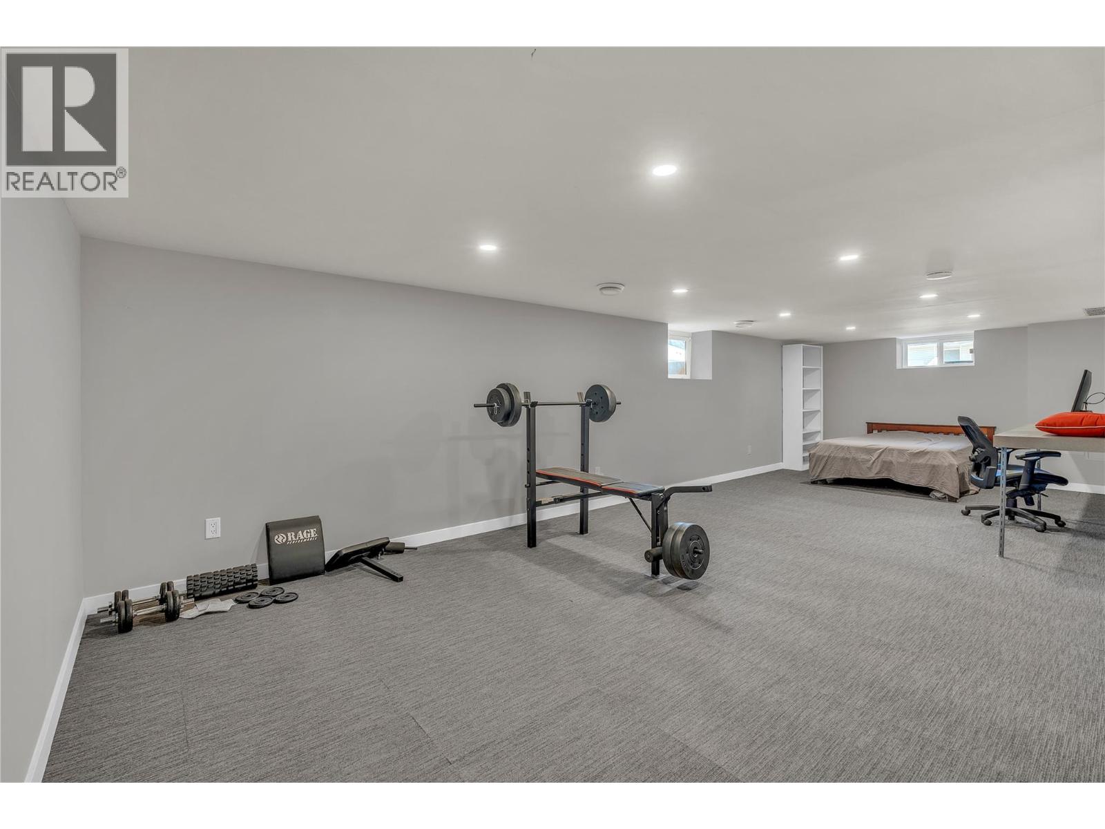 10602 Victoria Road S - 23