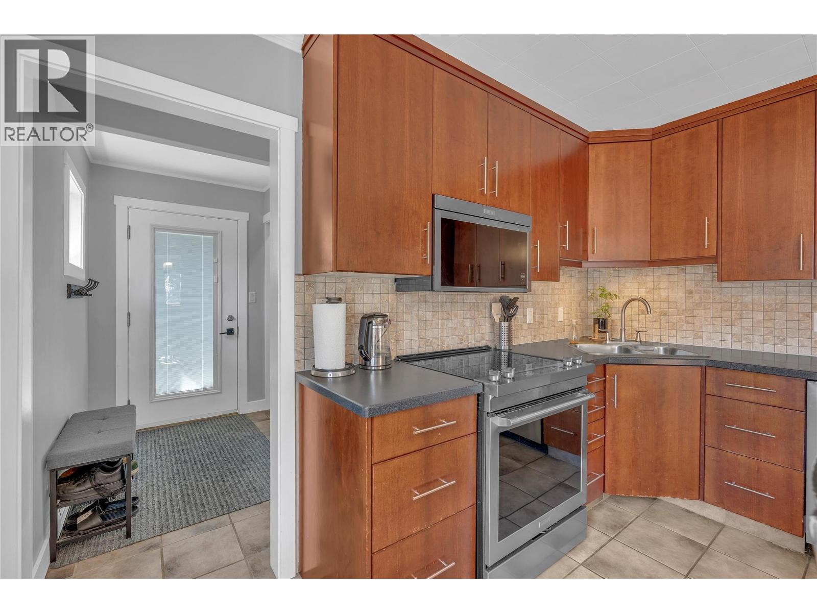 10602 VICTORIA ROAD S - 9