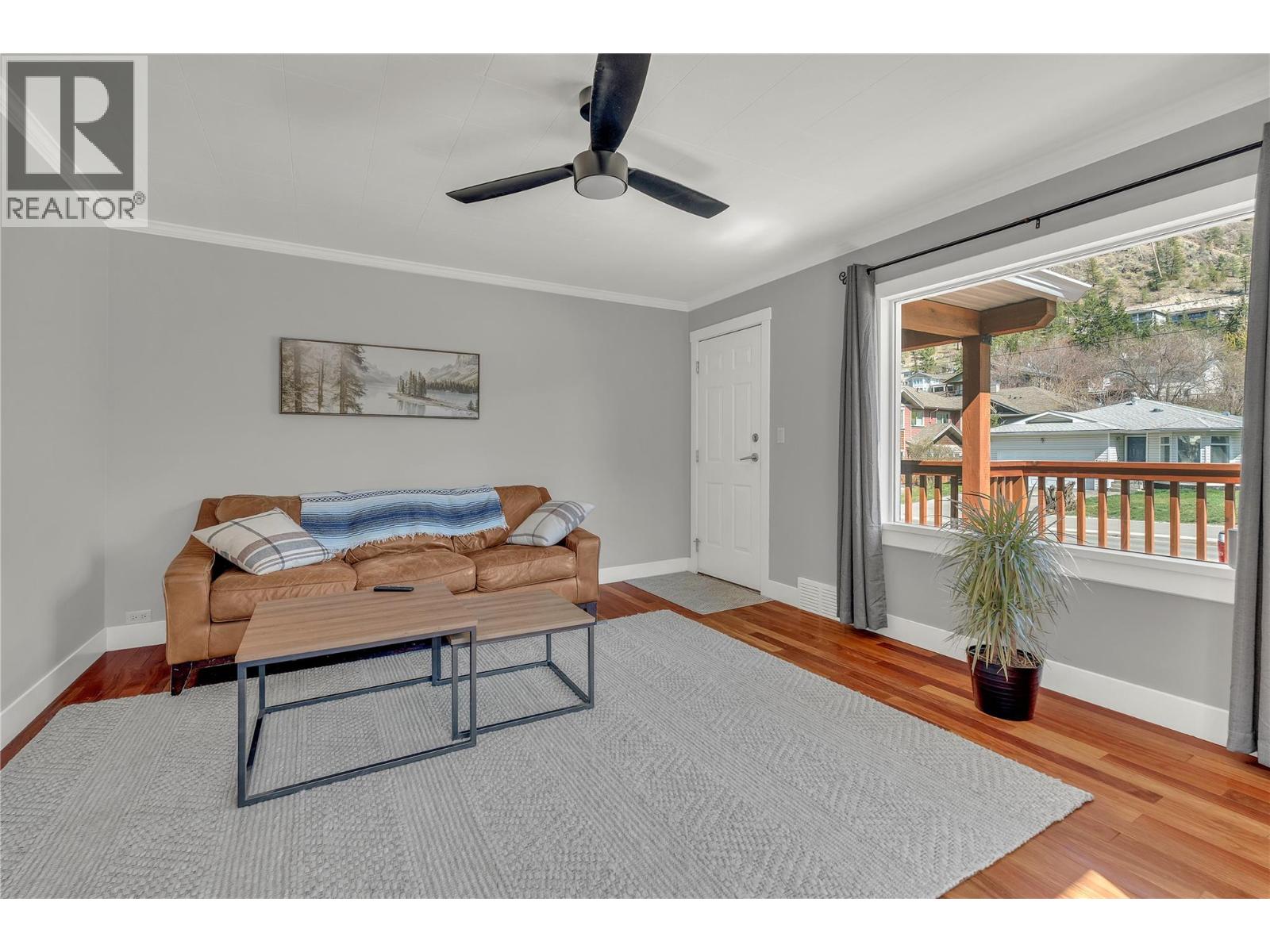 10602 Victoria Road S - 3