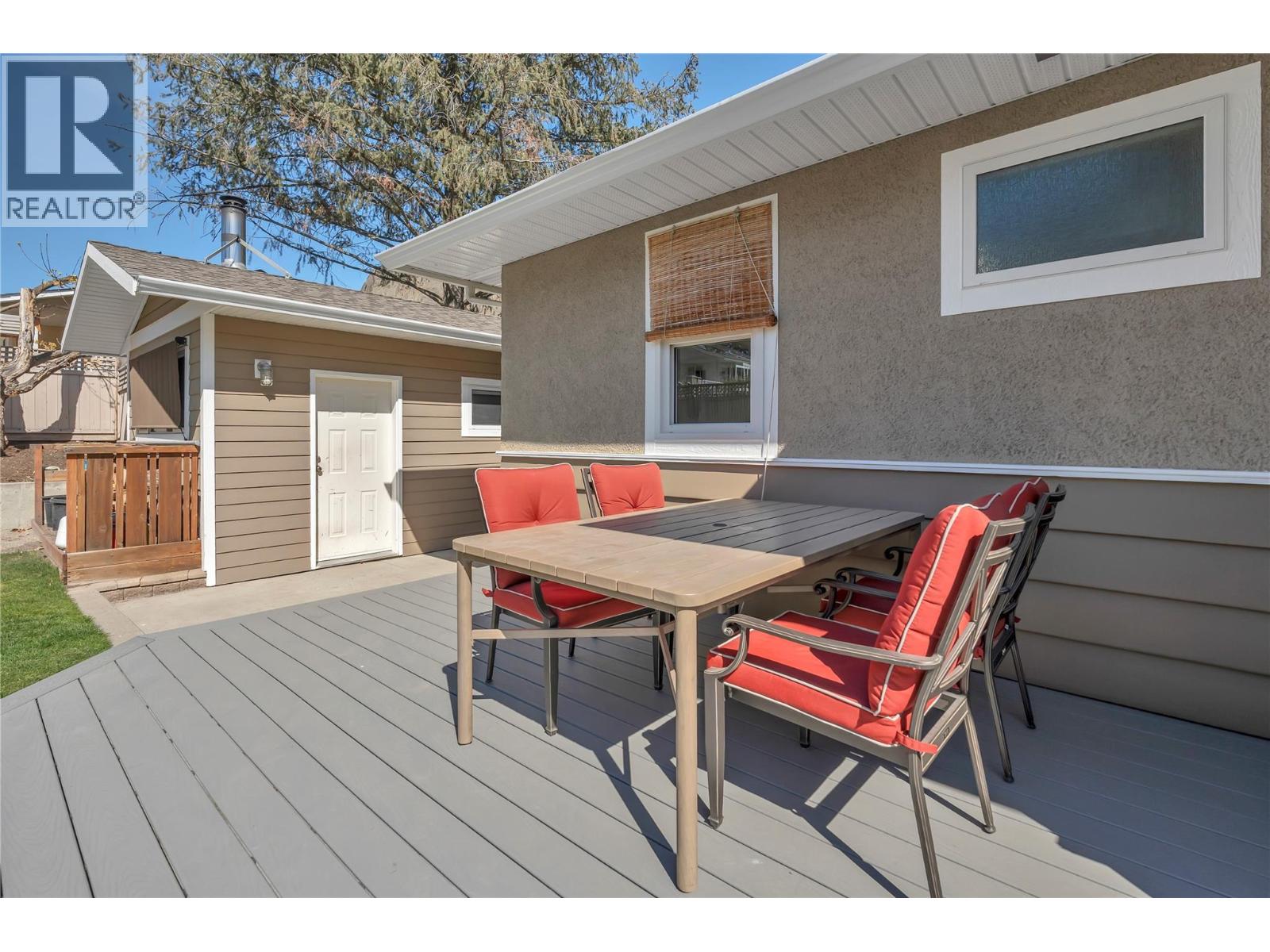 10602 VICTORIA ROAD S - 34