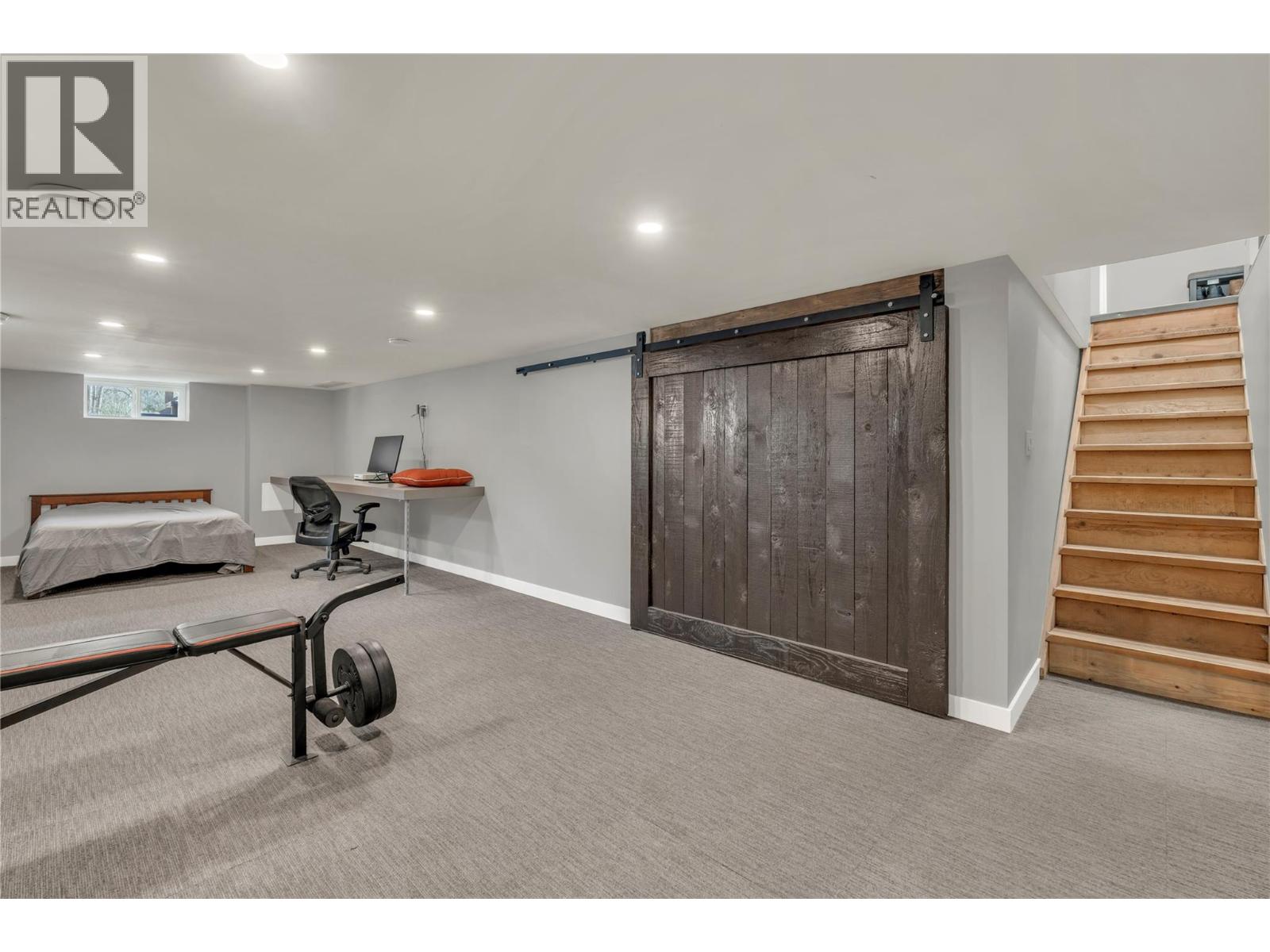 10602 Victoria Road S - 22