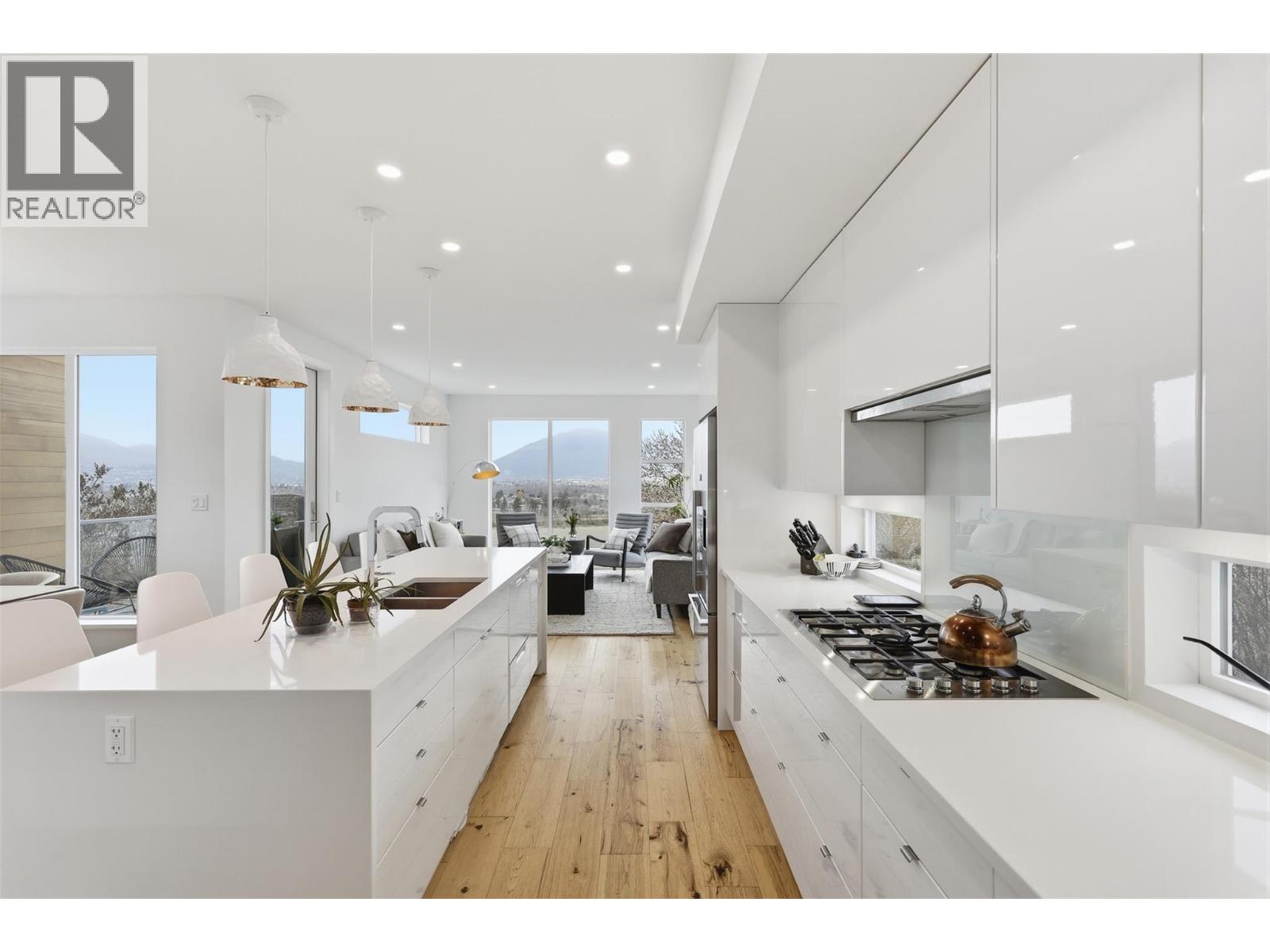 360 ST PAUL STREET W - 6