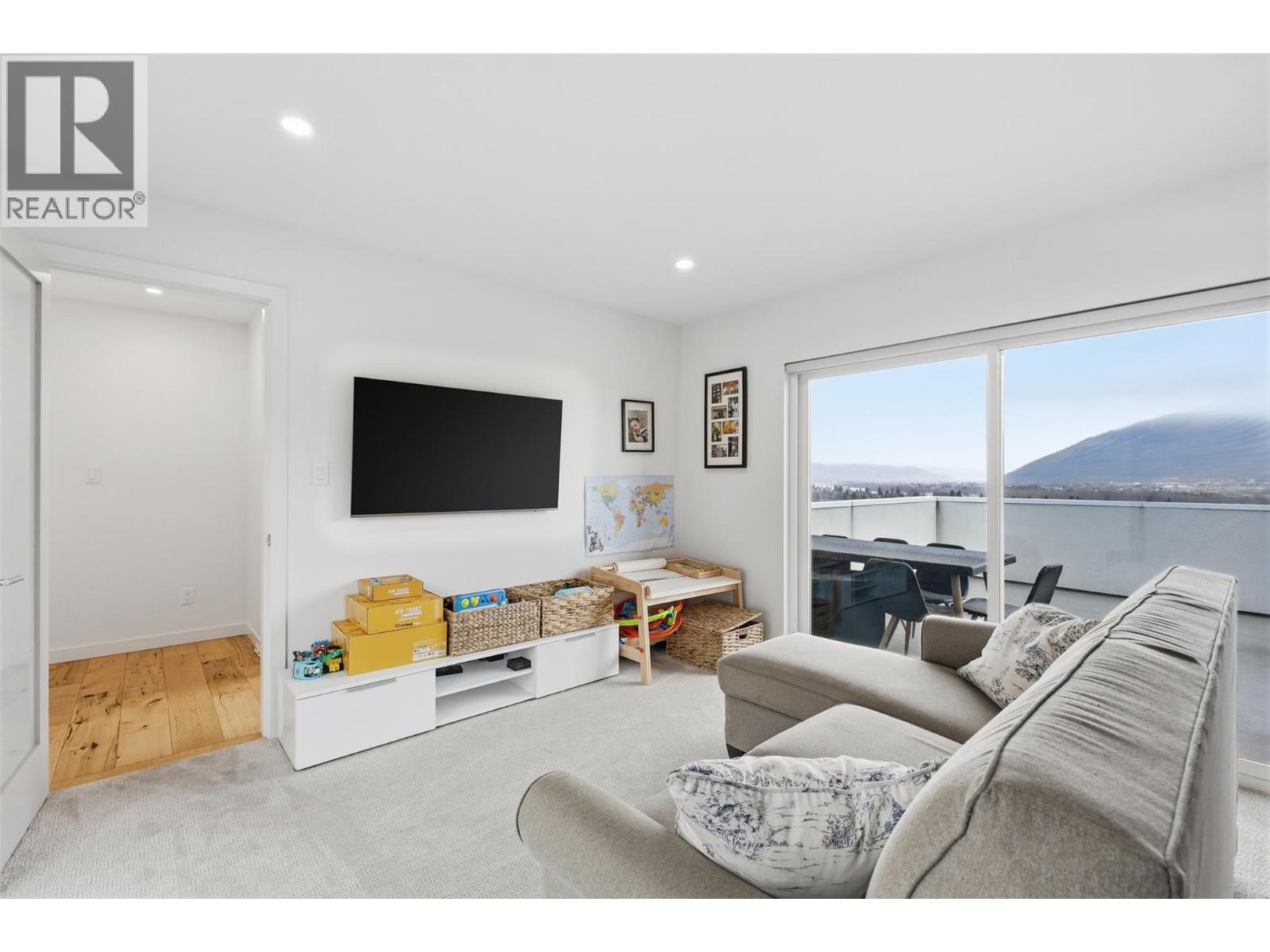 360 ST PAUL STREET W - 28