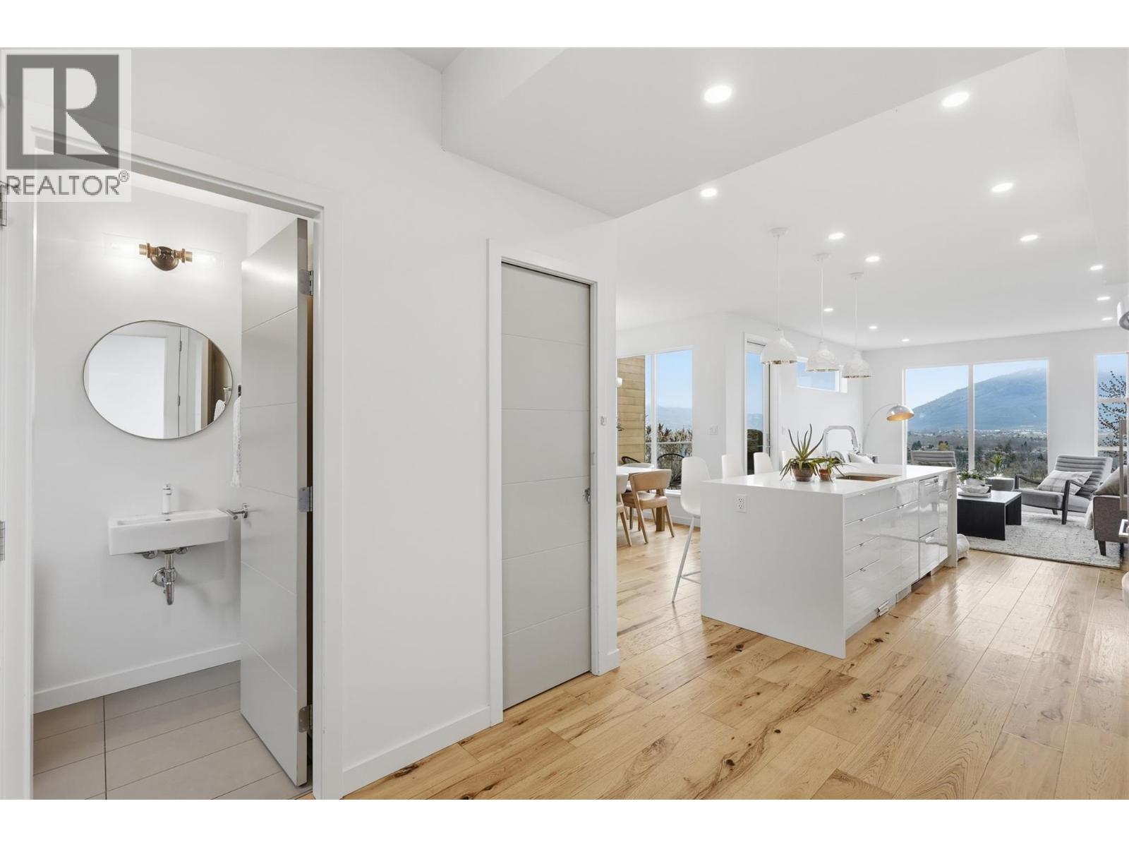 360 ST PAUL Street W - 23