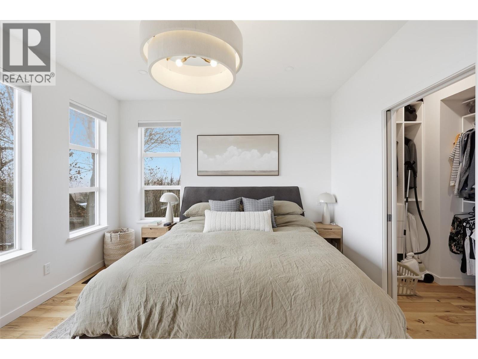 360 ST PAUL Street W - 41