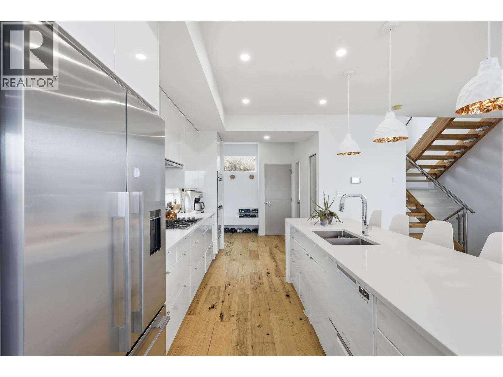 360 ST PAUL Street W - 12