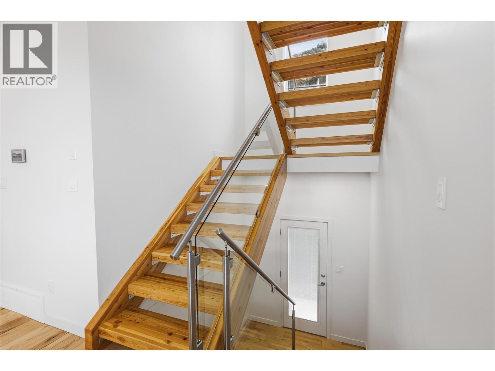 360 ST PAUL Street W - 37