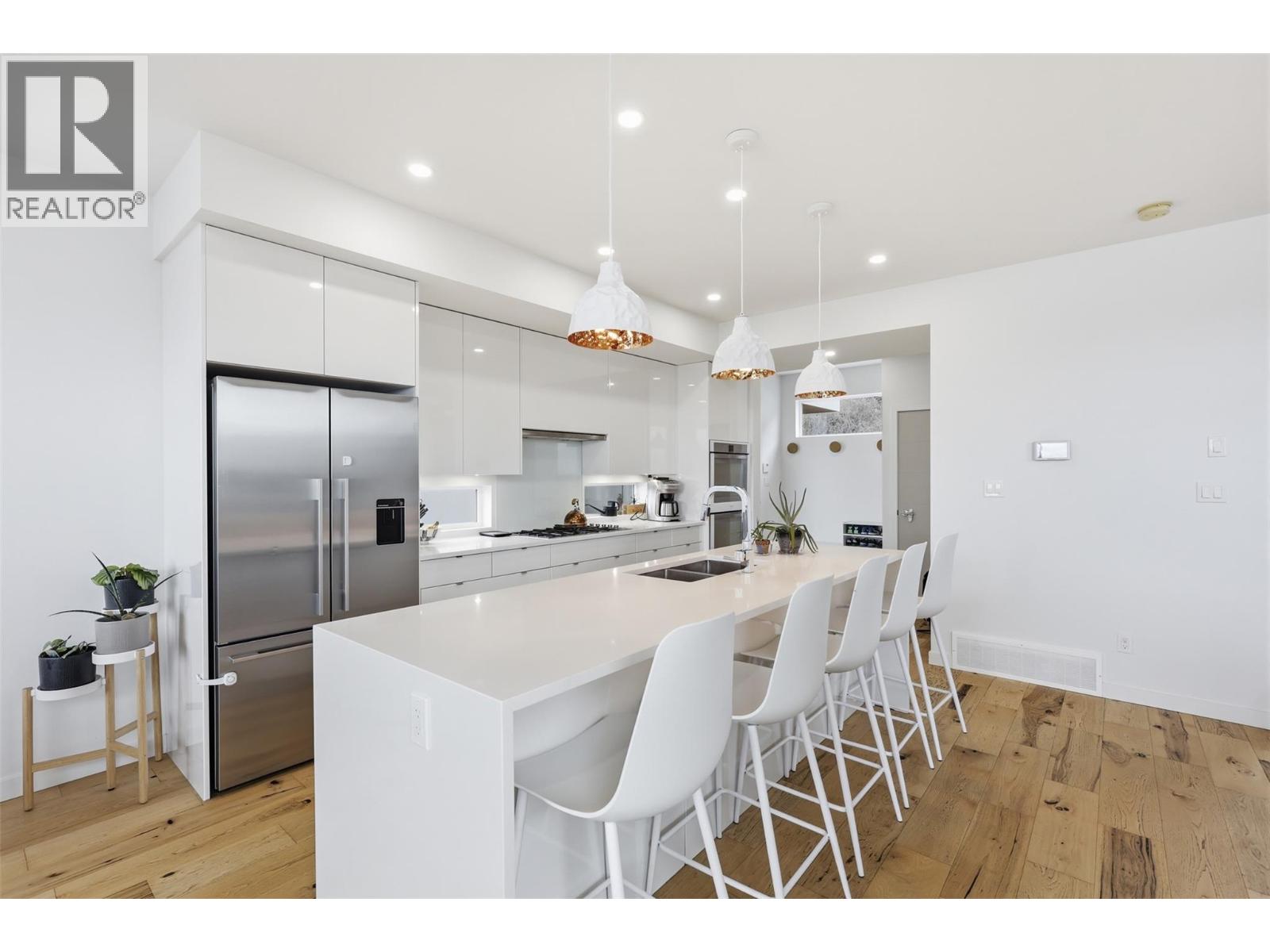360 ST PAUL Street W - 11