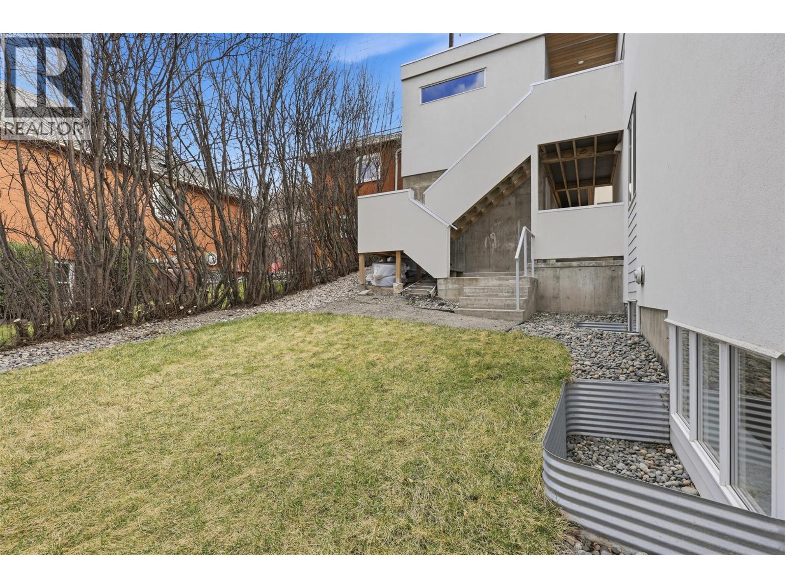 360 ST PAUL Street W - 59
