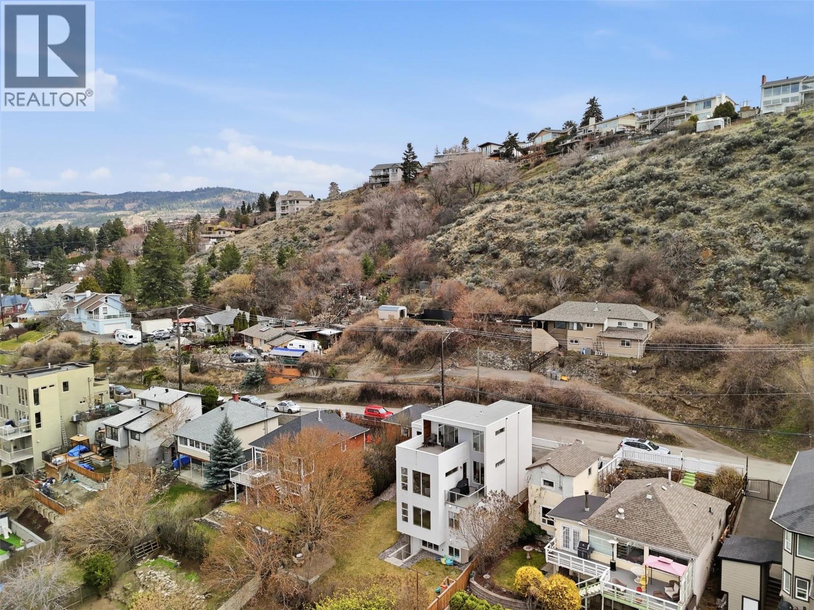 360 ST PAUL STREET W - 74