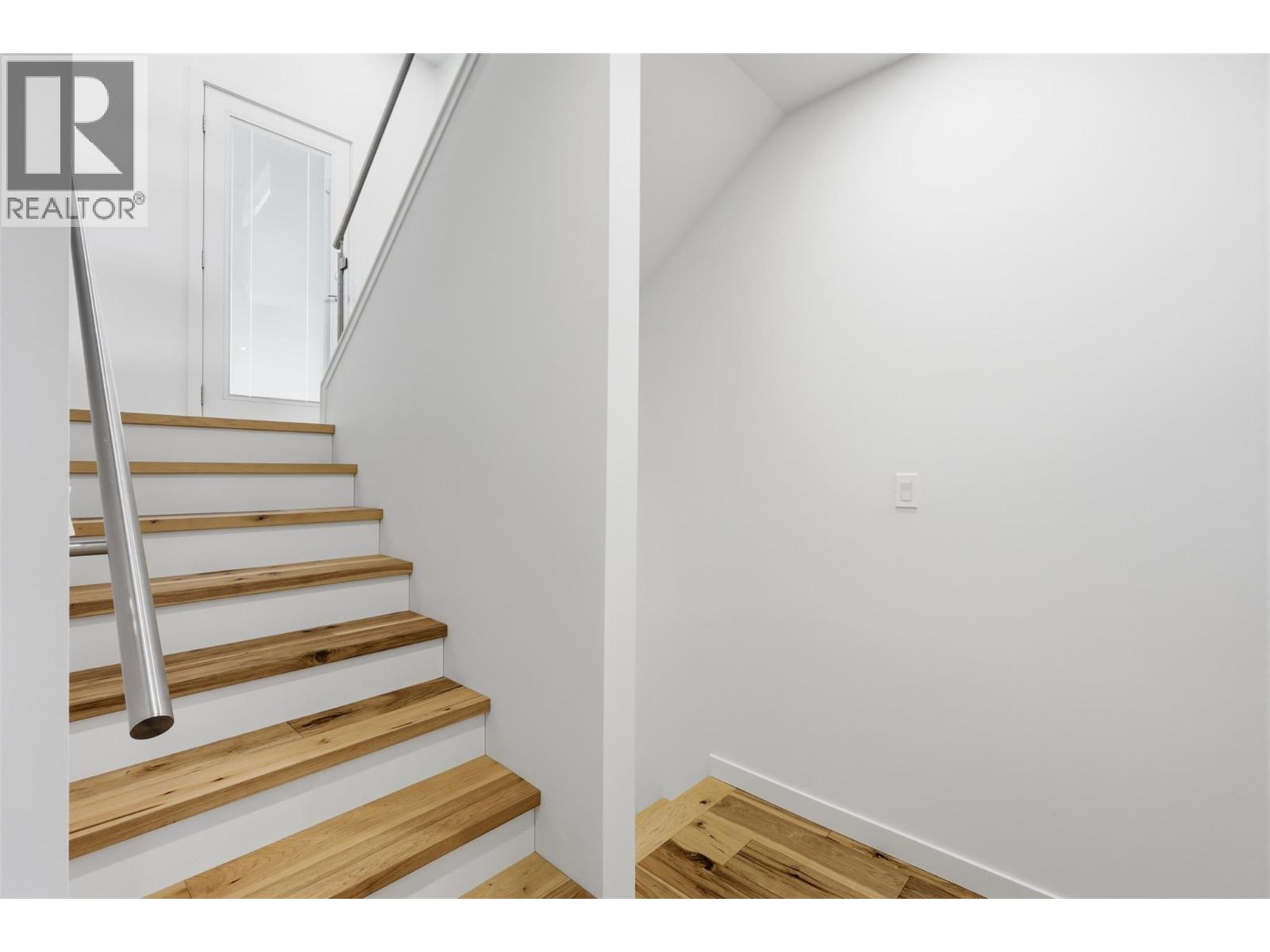 360 ST PAUL Street W - 52