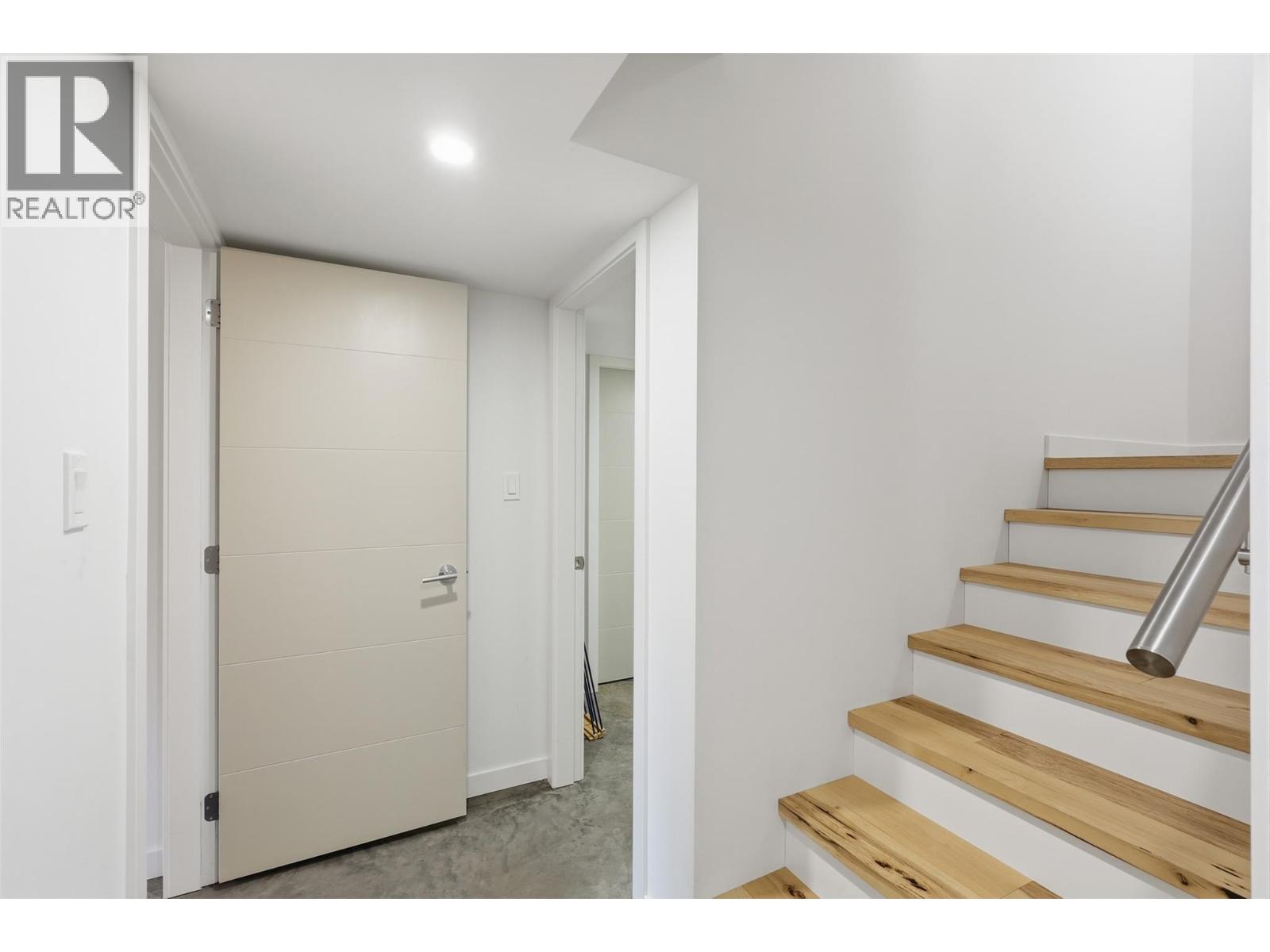 360 ST PAUL Street W - 53