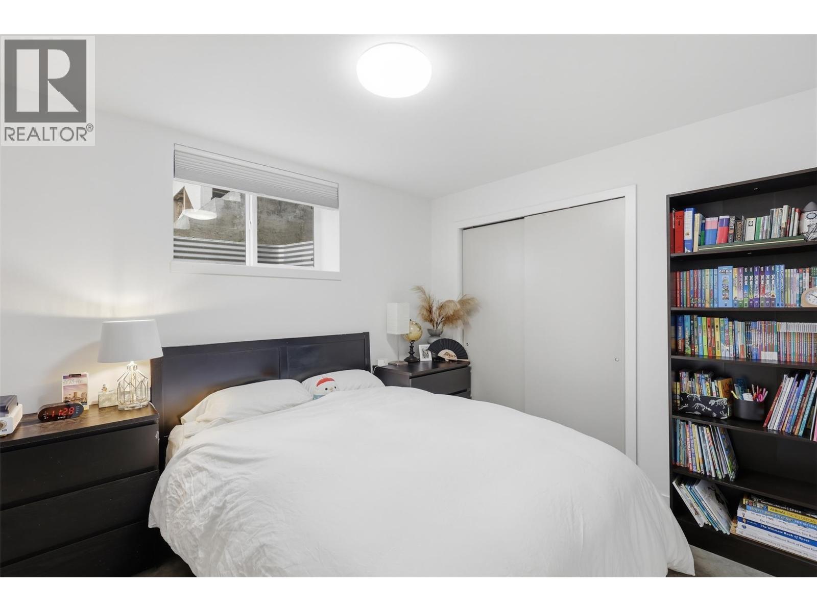 360 ST PAUL Street W - 61