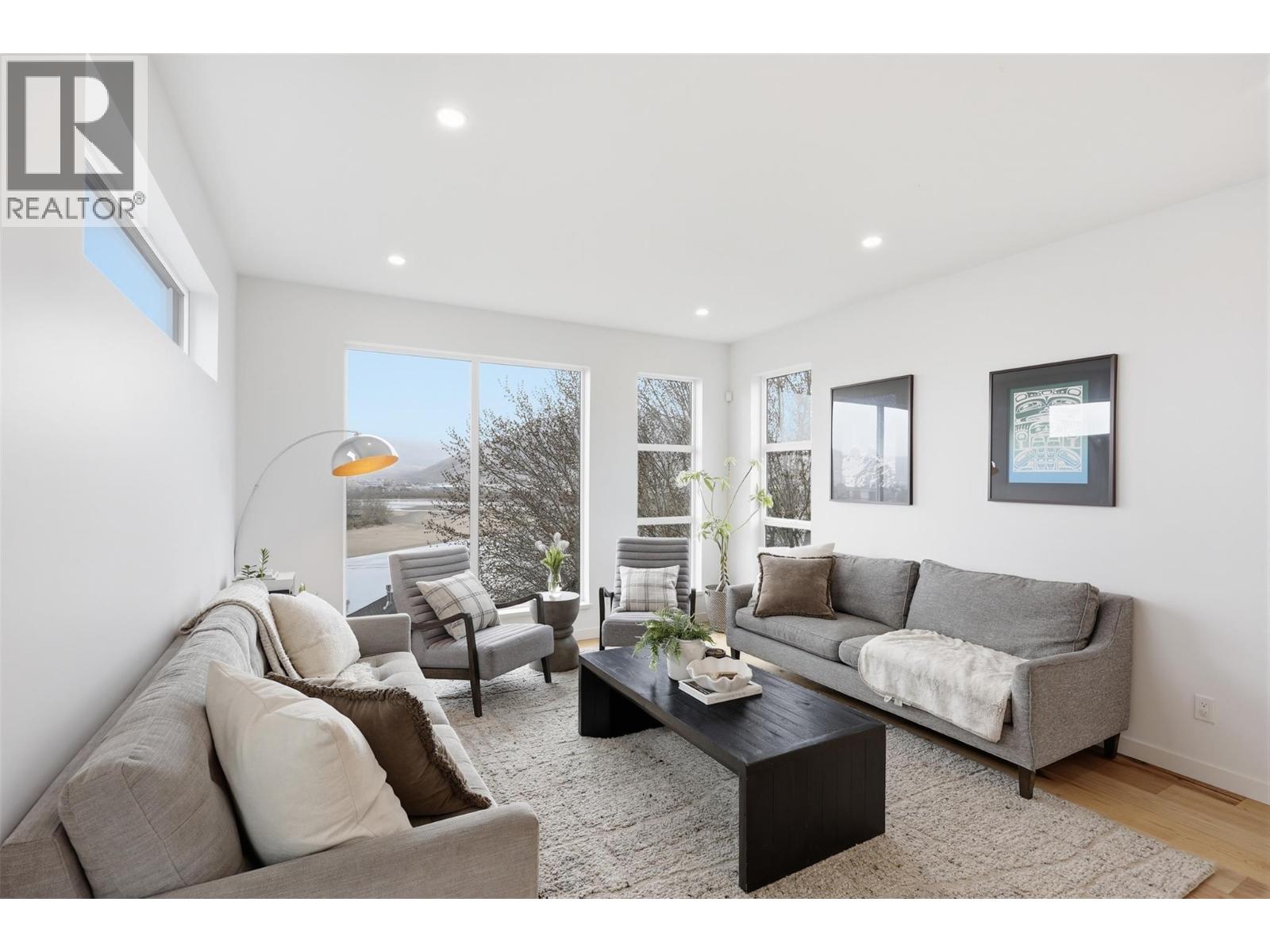 360 ST PAUL Street W - 16