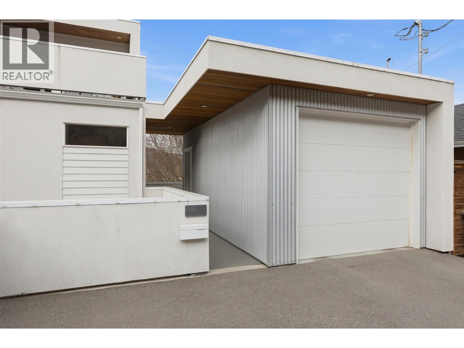 360 ST PAUL Street W - 3