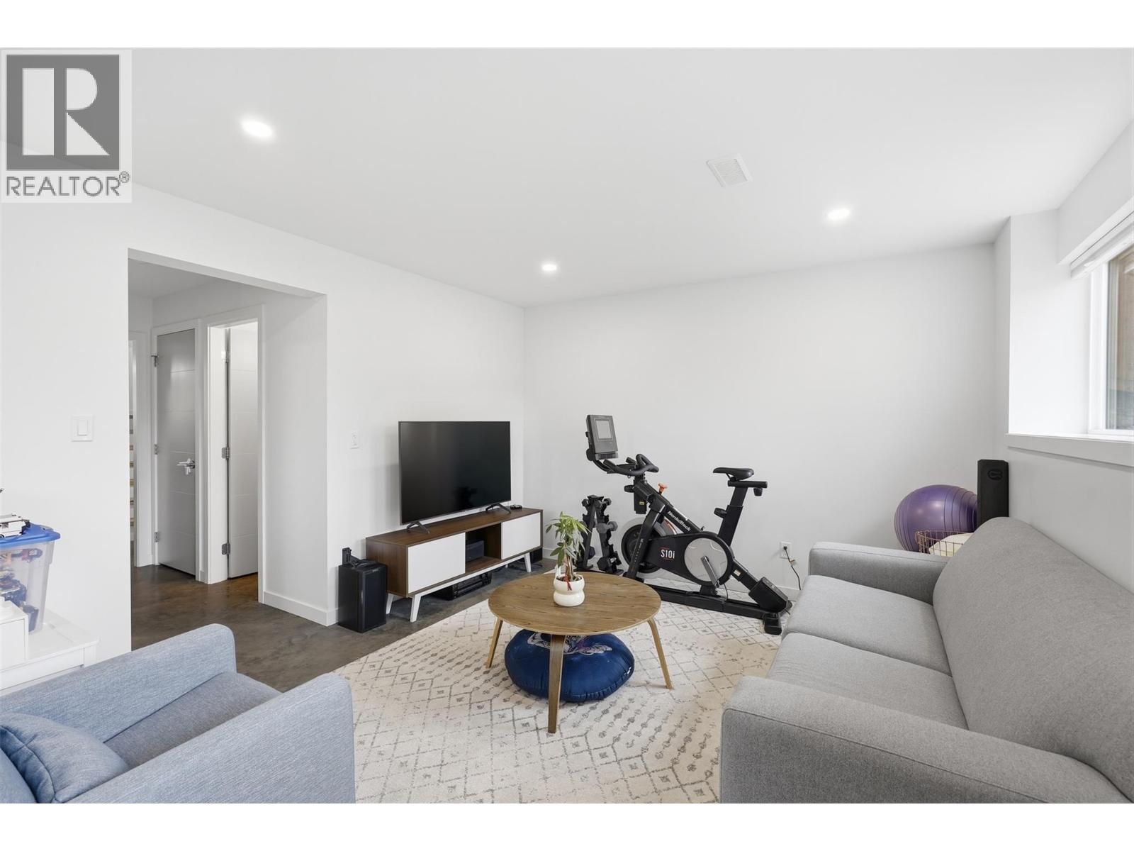 360 ST PAUL Street W - 55
