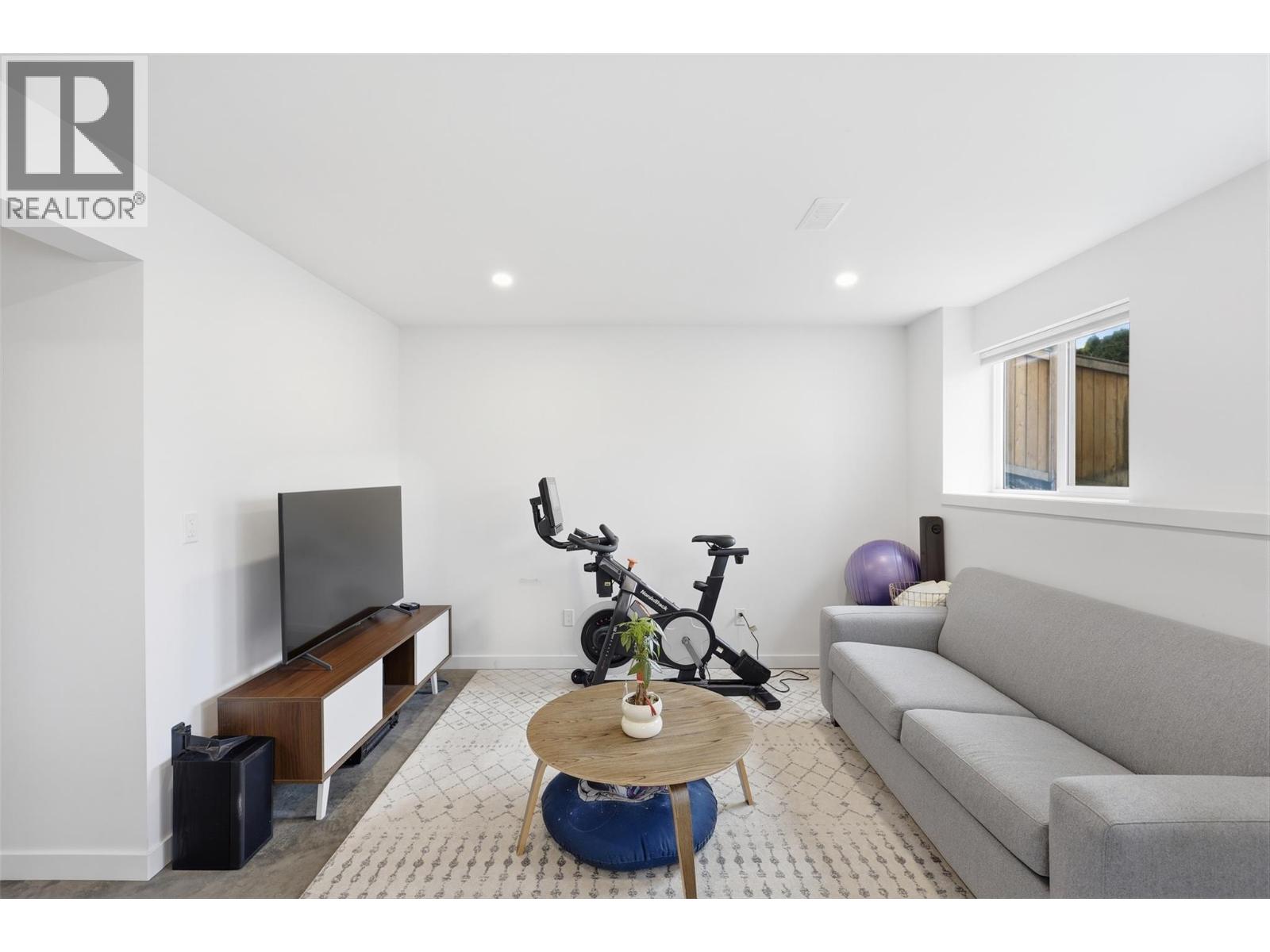 360 ST PAUL Street W - 56
